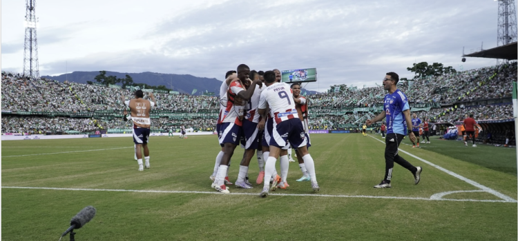 Alt Con la destacada participación de los jugadores paraguayos Guillermo Paiva y Christian Javier Báez, Junior se lleva la victoria frente a Atlético Nacional